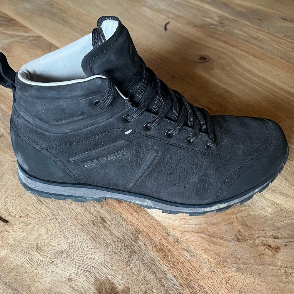 Mammut Boots Worn a handful of time! In GREAT condition!